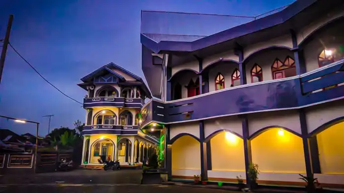 Suasana malam Pondok Pesantren Al Mubaarok